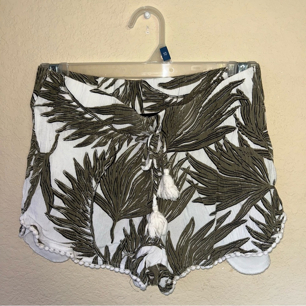 X-Small 1 State Leaf Pattern Boho Shorts